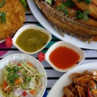 ร้านอาหารรักคุณ ( อ้ายหนี่ ) สารินธารา