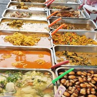 ข้าวแกงเจ๊จันทร์ เจ้าเก่า