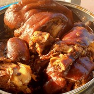 ขาหมูบ้านเอื้อ