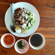 ขาหมูบ้านเอื้อ