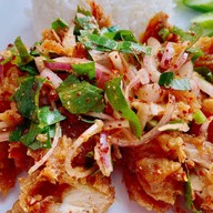ข้าวคอหมูย่าง เจ้าเก่าตึกทูดิโอ อยู่ฝั่ง U Village