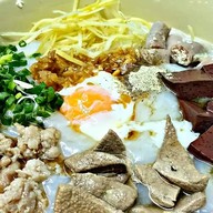 โจ๊กหมูเลิศรส เกาเหลาเลือดหมู