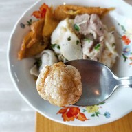 เจ้อ้วนเย็นตาโฟ