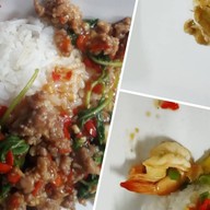 ผลไม้สดดองริมทาง ลูกชิ้นปลาระเบิด ผลไม้สด  ยำ น้ำอัดลม น้ำปลา่าว