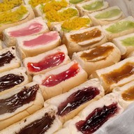 ร้านขนมปังไอน้ำThree boy ตลาดนัดรถไฟศรีนครินทร์