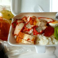 เมนูของร้าน ข้าวหมูแดงคุณอี๊ด