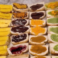 ร้านขนมปังไอน้ำThree boy ตลาดนัดรถไฟศรีนครินทร์