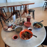 เมนูของร้าน หลิ่มโป้ โกปี๊
