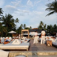 โรงแรมนิกกี้บีช