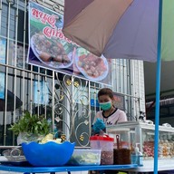 หนูอุ๊ ลูกชิ้นทอด Foodie  Market Bangna
