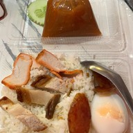 เมนูของร้าน ปิงข้าวหมูแดงหมูกรอบ ถนนพุทธบูชา