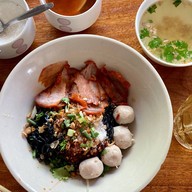 ก๋วยเตี๋ยวสุขศาลาท่าม่วง