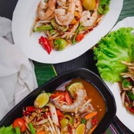 ตำครกแตก เจ๊ตรี ตลาดเดินเล่น