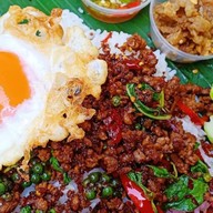 บังเครา  กะเพราเนื้อฮาลาล ลาดพร้าว94