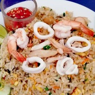 ข้าวผัดปู & coffee ปรีดีฯซอย2