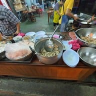 บรรยากาศ ข้าวต้มปลานายเตี้ย (หน้าวัดป่า)