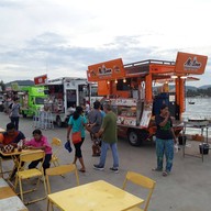 Mr.Simm Chicken Roti Snacks Cafe'