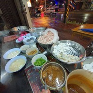 บรรยากาศ ข้าวต้มปลานายเตี้ย (หน้าวัดป่า)