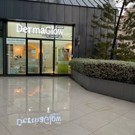 Dermaglow Clinic ( ดูแลผิว โดยแพทย์เฉพาะทางผิวหนัง )