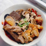 ก๋วยจั๊บเครื่องแน่น ประตู 6