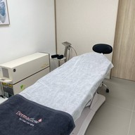 Dermaglow Clinic ( ดูแลผิว โดยแพทย์เฉพาะทางผิวหนัง )
