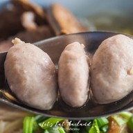 ก๋วยเตี๋ยวเนื้อ โกอ้วน ตลาดโต้รุ่งหัวหิน