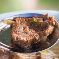 ก๋วยเตี๋ยวเนื้อ โกอ้วน ตลาดโต้รุ่งหัวหิน