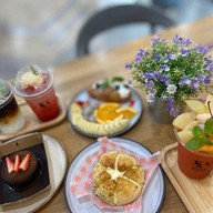 KSA Cafe Ayutthaya บ้านเกาะ