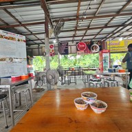 บรรยากาศ โคตรกะเพรา &ก๋วยเตี๋ยวเรือ ป.ประทีป พุทธมณฑลสาย3