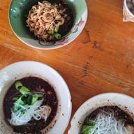 เมนูของร้าน โคตรกะเพรา &ก๋วยเตี๋ยวเรือ ป.ประทีป พุทธมณฑลสาย3