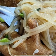 ป้าทรัพย์  ก๋วยเตี๋ยวไก่ตุ๋นยาจีน มีก๋วยเตี๋ยวหมูน้ำตก ต้มยำ น้ำใส อาหารตามสั่ง