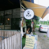 หน้าร้าน FLO coffee