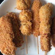 ไก่ทอด-ลูกชิ้นทอด ไม้ละ5บาท