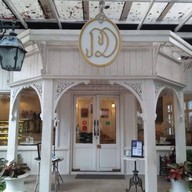 ดาราเทวีเค้กช็อป Dhara Dhevi Cake Shop