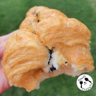 เมนูของร้าน CHA’Sant by Chef Natty - Truffle Cheese Croissant ครัวซองต์ ทรัฟเฟิล ชีส เค้ก แฮม ชา กาแฟ มัทฉะ สุขุมวิท39