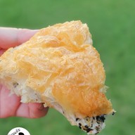 เมนูของร้าน CHA’Sant by Chef Natty - Truffle Cheese Croissant ครัวซองต์ ทรัฟเฟิล ชีส เค้ก แฮม ชา กาแฟ มัทฉะ สุขุมวิท39