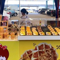 ร้านน้ำผึ้งมะนาว ศรีสกลมอล์ล ลานจอดรถ