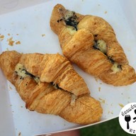 เมนูของร้าน CHA’Sant by Chef Natty - Truffle Cheese Croissant ครัวซองต์ ทรัฟเฟิล ชีส เค้ก แฮม ชา กาแฟ มัทฉะ สุขุมวิท39