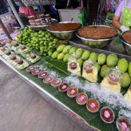 สามสหายมะม่วงน้ำปลาหวาน