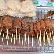 หมูปิ้งสมุนไพรนมสด (เจ้าดั้งเดิม)