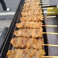 หมูปิ้งสมุนไพรนมสด (เจ้าดั้งเดิม)