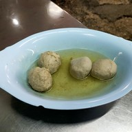 เมนูของร้าน ก๋วยเตี๋ยวเนื้อ โกอ้วน ตลาดโต้รุ่งหัวหิน