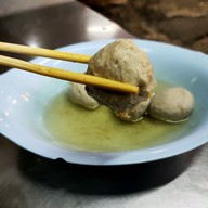 เมนูของร้าน ก๋วยเตี๋ยวเนื้อ โกอ้วน ตลาดโต้รุ่งหัวหิน