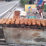 หมูปิ้งสมุนไพรนมสด (เจ้าดั้งเดิม)