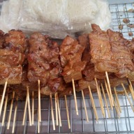 หมูปิ้งสมุนไพรนมสด (เจ้าดั้งเดิม)