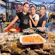 3แซ่บ ยำมะม่วงปูม้า ตลาดอินดี้