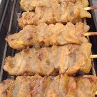 หมูปิ้งสมุนไพรนมสด (เจ้าดั้งเดิม)