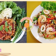 ยำแหนมคลุกข้าวทอด ยำวุ้นเส้นโบราณ Zablongdoo ตลาดบูรพา เพนียดช้าง