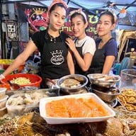 3แซ่บ ยำมะม่วงปูม้า ตลาดอินดี้