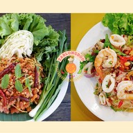 ยำแหนมคลุกข้าวทอด ยำวุ้นเส้นโบราณ Zablongdoo ตลาดบูรพา เพนียดช้าง